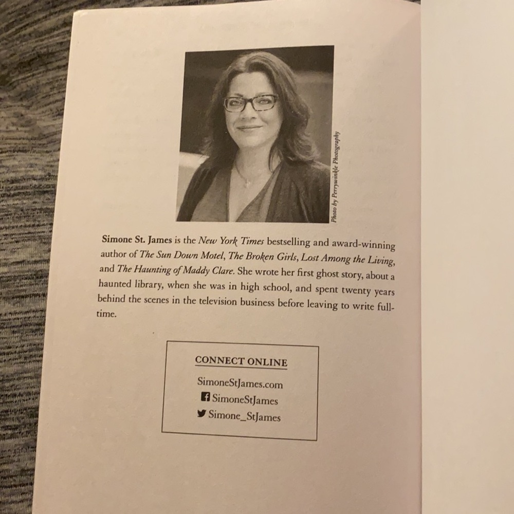 Book 📚 - Picture 4 of 5